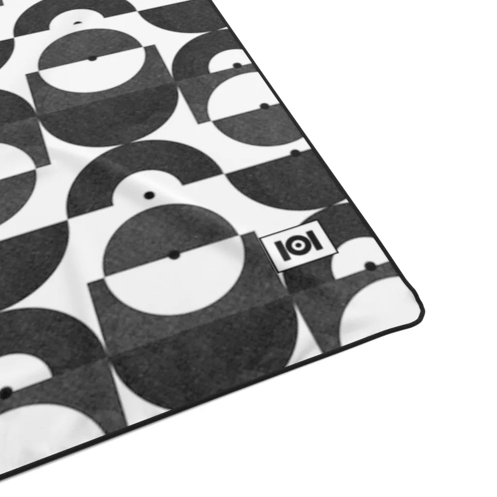 ABSTRACTIONS 01 PATTERN BLANKET - BLACK